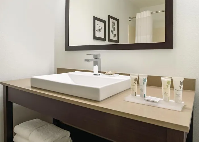 Country & By Radisson, - Bolingbrook Hotel 4*