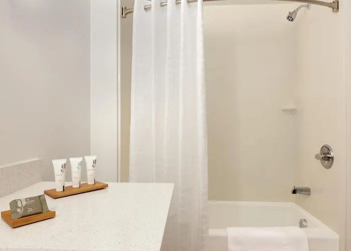 Hotel Country & By Radisson, - Bolingbrook Romeoville