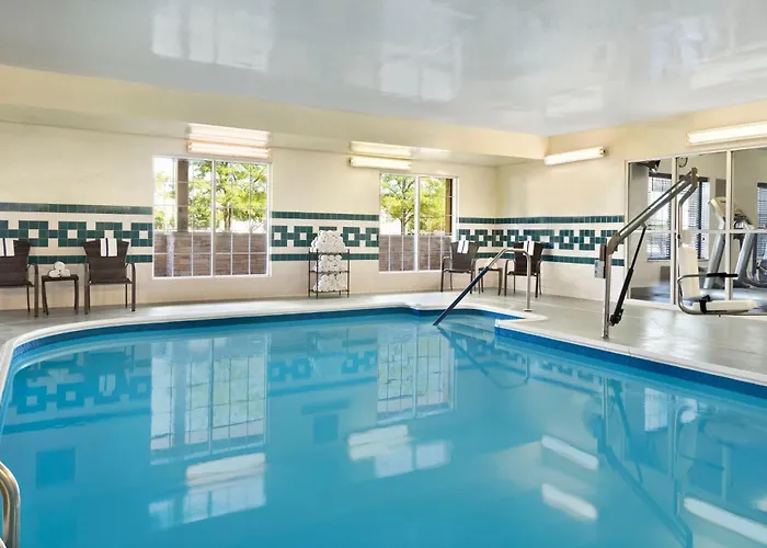Hotel Country & By Radisson, - Bolingbrook 4*