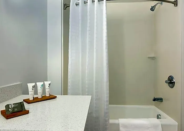Country & By Radisson, - Bolingbrook Hotel Romeoville