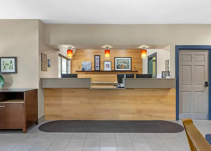 Country & By Radisson, - Bolingbrook 4*