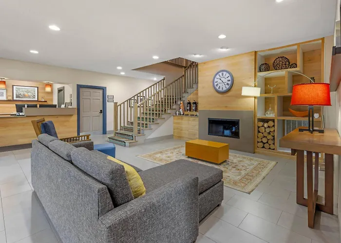 Country & By Radisson, - Bolingbrook Romeoville