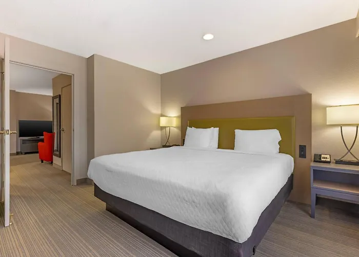 Country & By Radisson, - Bolingbrook Hotel 4*