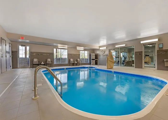 Hotel Country & By Radisson, - Bolingbrook Romeoville