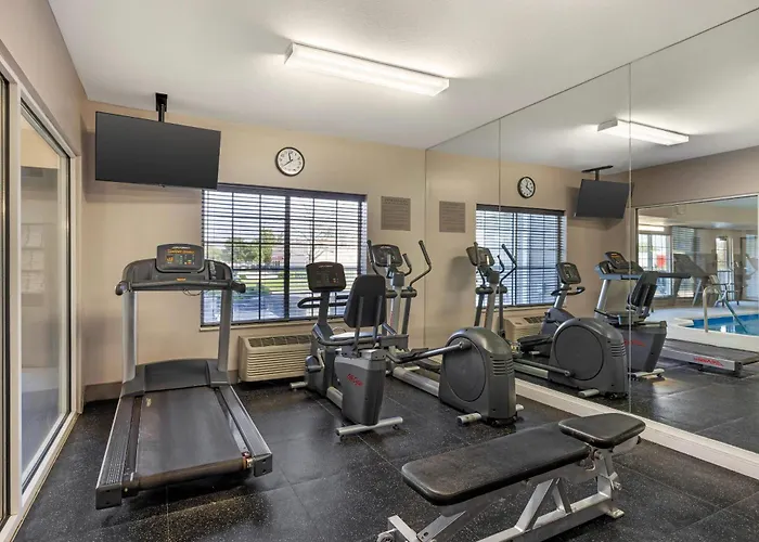 Hotel Country & By Radisson, - Bolingbrook
