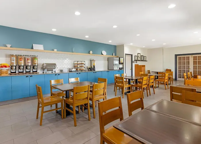 Country & By Radisson, - Bolingbrook Hotel Romeoville