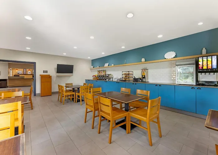 Country & By Radisson, - Bolingbrook 4* Romeoville