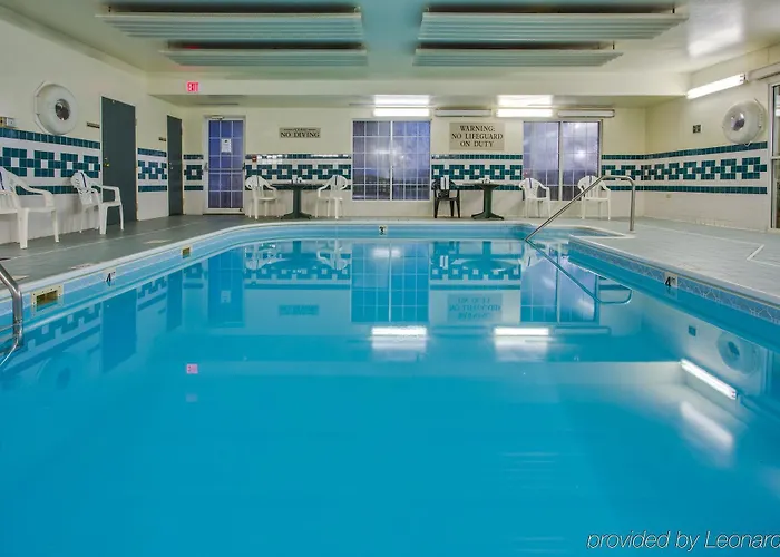 Country & By Radisson, - Bolingbrook